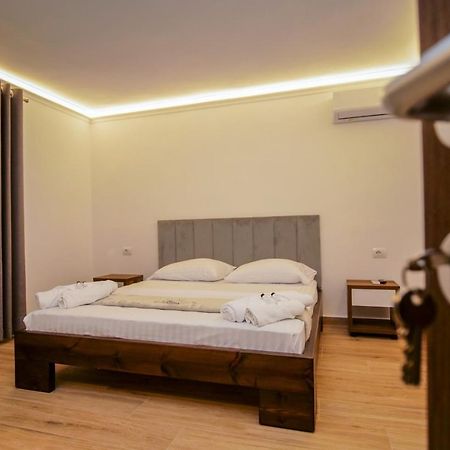 Vila Fatos Qama Берат Екстер'єр фото